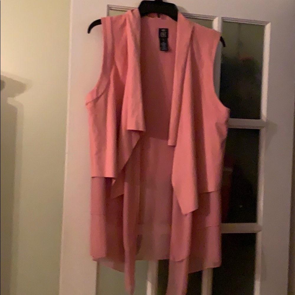Sleeveless jacket